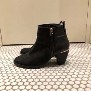 Steve Madden Wantaugh Black Suede Ankle Booties
